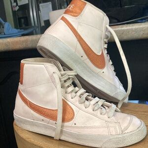 Nike Blazer Mid '77 Vintage sneakers in light pink and orange women’s 8.5